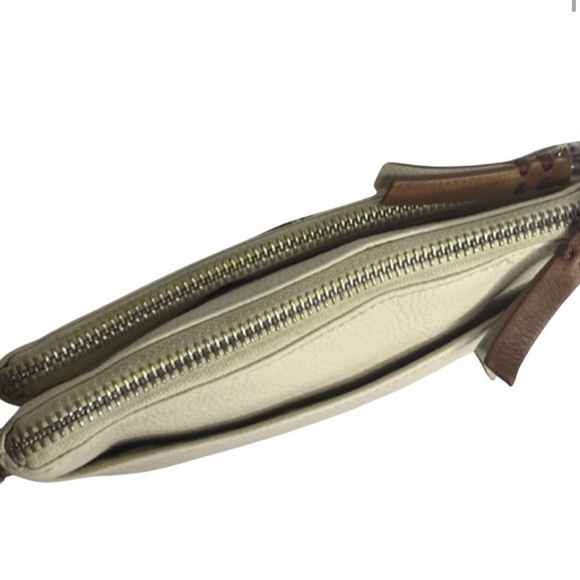 Brighton Crossbody bag—TONS OF STORAGE!! - Picture 8 of 12